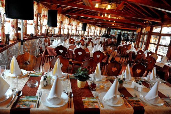 Restoran Bakina ljubav, pogled kroz prozore